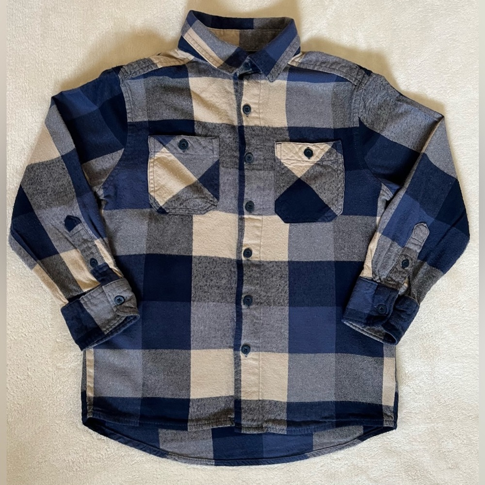 Youth boys flannel shirt size 8 EUC